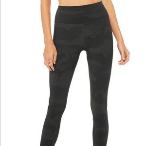 ALO High-Waist Camo Vapor Legging Black Camouflage